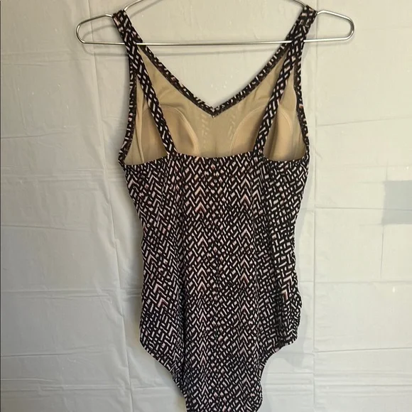 Speedo Black and White Swimsuit - Picture 3 of 4